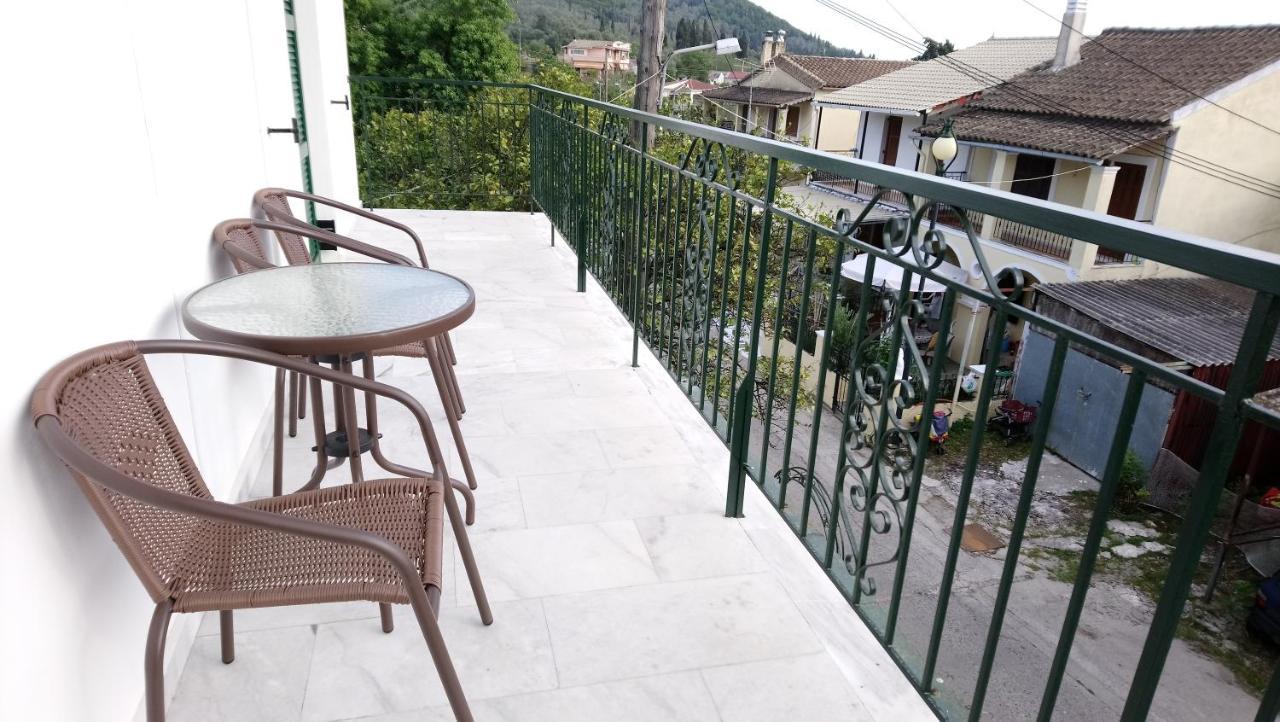 Vacation House In Stroggili Agios Ioannis Peristerion Exterior foto